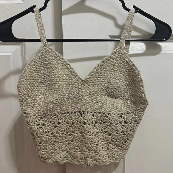 HOLLISTER BEIGE CROCHET CROPPED TANK TOP - Picture 1 of 2